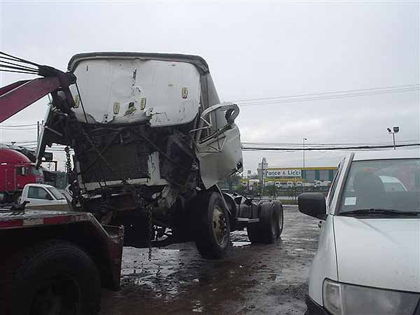 FOCO Mack CH- 2002  USADO EN DESARME