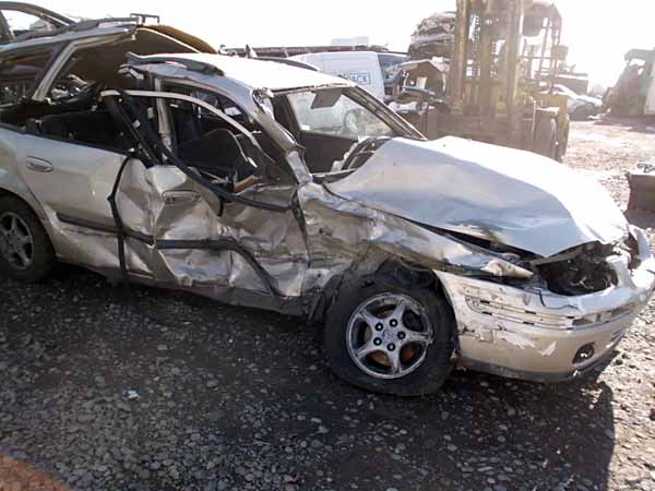 RIEL INYECCIóN Mazda 626 1999  USADO EN DESARME