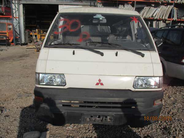COMPRESOR AIRE ACONDICIONADO Mitsubishi L300 2006  USADO EN DESARME