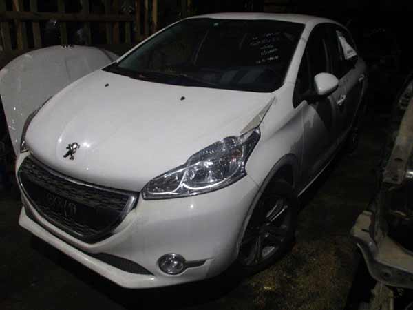 PUERTA Peugeot 208 2014  USADA EN DESARME
