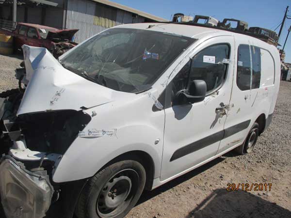 FOCO Citroen BERLINGO 2016  USADO EN DESARME