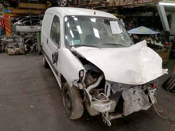 ELECTRO VENTILADOR Peugeot PARTNER 2011  USADO EN DESARME