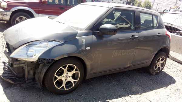 PUERTA Suzuki SWIFT 2013  USADA EN DESARME